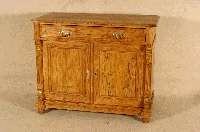 Halbschrank, deutsch, um 1870, Weichholz massiv, seitlich kanneliert, in Veluten auslaufend, KugelfÜße, original BeschlÄge, MÖbel gelaugt und ...