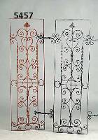 Zwei Ziergitter, wohl Frankreich, um 1900, Schmieddeisern, eines restauriert und mit seitlichen AufhÄngungen versehen, eines korrodiert, je ca. ...