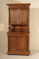 Aufsatzschrank, Belgien, um 1880/90, Front und Seiten auf Rahmen gearbeitet, Eiche massiv , Front Schnitzereien aus dem Vollholz, nach ...