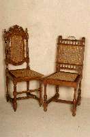 4 SpeisezimmerstÜhle, Frankreich, um 1900, klassizistischer Stil, gedrechselte Stuhlbeine versprosst, Rohrgeflecht teilweise beschÄdigt, ...