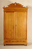 Kleiderschrank, deutsch, um 1900, Eiche massiv, auf Rahmen gearbeitet, mehrfach getreppt, Inlets einfach getreppt, 2-tÜrig, massive florale ...