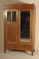 Schrank, deutsch, um 1900, Eiche massiv, RÜckwand Weichholz, zweitÜrig, kassettiert, zerlegbar, 2 Sockeschubladen, eine TÜr mit facettiertem ...