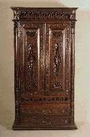 WÄscheschrank, Frankreich/Bretagne, um 1870, Korpus Weichholz, Eiche massiv, vielfÄltige Kerbschnitzerei und Zapfenverstrebungen an den 2 TÜren, ...