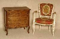 2 Stuhlsessel, deutsch, um 1930, Rahmen Buche massiv, cremefarben gefasst, in sich vielfach geschwungen und profiliert, Stoff- bezug sekundÄr, ...