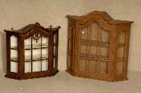 HÄngevitrine, Barockstil, Eiche massiv, teils furniert, geschwungenes Kopfteil, eintÜriges Sprossenfenster, 2 EinlegbÖden, original und ...
