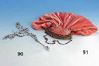Tasche, BÜgel Bronze teilvergoldet, um 1870, Korallenbesatz, Stoffteile neu dazugearbeitet, sehr gute Handarbeit, elegant, sammelw.