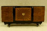 ArtDeco-Sideboard, Frankreich/Paris, um 1935, Entwurfsarbeit in NÄhe Leuleus, kaukasischer Nußbaum in schÖnem Bild furniert, Mittelteil mit ...