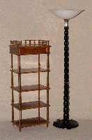 ArtDeco-Stehlampe, Frankreich, um 1920, aufwendig gearbeiteter ebonisierter Holzfuß, mittig mit Chromzierring durchbrochen, ausladender farblos ...