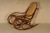 Schaukelstuhl, Österreich, um 1895/1905, Thonet, Bugholz, teilrestauriert, Geflecht erneuert, OberflÄchenschÄden, original Klebezettel, in der ...