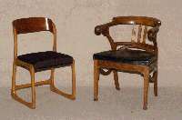 4 DesignstÜhle, Modell um 1960, Massivholz, RÜckenlehne geformtes Schichtholz, kirsch- baumfarben, schwarzes Polster, ca. 81x49x47 cm, Sh. 50 ...