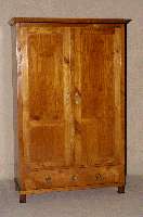 Kleiderschrank, sÜddeutsch, um 1900, nach dem Vorbild von 1810/20, Front auf Rahmen gearbeitet, Kirschbaum massiv, RÜcken Weichholz, ...