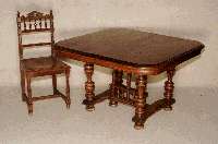 Ausziehtisch, Frankreich/Dijon, um 1890/1900, Weichholz und Eiche massiv, reich gedrechselte Beine, verstrebt, balusterfÖrmige Ziergalerie, ...
