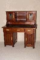 Ausziehschreibtisch, deutsch, um 1900, Kopurs Weichholz/Hartholz, Nußbaumfurnier, auf Mahagoni gebeizt, Platte ausziehbar, Zierleisten doppelt ...