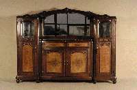 Buffet, Frankreich, um 1905, Korpus Weichholz, Nußbaum massiv, auf KugelfÜßen, mittig vorstehend, elegant gebogen, TÜrfÜllungen mit hellem ...