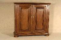 Schrank, deutsch/wohl Westfalen, um 1960, Eiche massiv, Eichefurnier, 2 TÜren mit vorgesetzten Kissen, schlicht gehalten, KugelfÜße, mehrfach ...