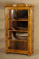 Vitrine, deutsch, um 1830/40, Korpus Weichholz, helles Birkefurnier, rundum verglast und versprosst, abgerundete Ecken, schÖne elegante 3-fach ...