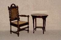 Ovaler Beistelltisch, Holland, um 1900, Queen Wilhelmina, Mahagoni massiv, leicht gebogene Hochbeine mit kleiner Zwischenablage, schÖnes ...