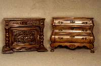 Kleine Anrichte, Frankreich, um 1860/70, Korpus Weichholz, Eiche massiv, 1 TÜr und Schublade, TÜrfÜllungen mit reicher Schnitzerei, seitlich ...