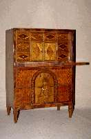 SchranksekretÄr, Ukraine/wohl Kiew, um 1790/1800, Korpus Buche massiv, reich abstrakt intarsiert in kaukasischem Nußbaum, Mahagoni, Kirschbaum, ...