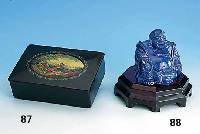 Dickbauchbuddha in stiltyp. Haltung, Lapislazuli ungefÄrbt, China, GlÜcks- bringer, ca. 1800 g, ca. 9 x 13 x 14 cm, auf Sockel