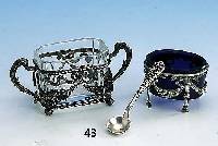 Konvolut 2 SalzschÄlchen, um 1900, Silberfassungen, Orig.-GlaseinsÄtze (1 x blau, 1 x transparent), 1 x mit LÖffelchen, schÖnes Konvolut
