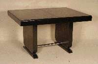 ArtDeco-Konferenztisch, Frankreich, um 1920, Riopalisander gespiegelt furniert, zum Teil schwarz abgesetzt, elegant geschwungener Fuß, mittig ...