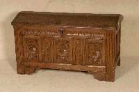 Truhe, deutsch/wohl Westfalen, um 1780, Eiche massiv, Deckel in Satteldachform, Front kassettiert und geschnitzt, original Schloß, nicht ...