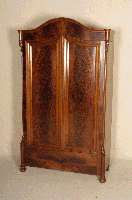 WÄsche- bzw. Kleiderschrank, mitteldeutsch, um 1870/80, Front auf Rahmen gearbeitet, Giebel geschwungen, abgeschrÄgte Ecken, aufgesetzte Lisenen, ...