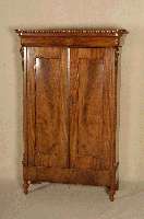 Schrank, Holland, um 1870, Korpus Weichholz, Mahagoni massiv, Mahagonifurnier, z.T. gespiegelt, auf KugelfÜßen, abgerundete Ecken, gebogenes ...