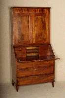 Aufsatzschreibschrank, deutsch, um 1810, z.T. Mahagoni massiv, Mahagonifurnier, zweiteiliger Korpus mit dreischÜbigem Kommodenteil, auf kurzen ...