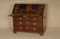 SchrÄgklappensekretÄr, mitteldeutsch, um 1830/40, Korpus Weichholz, Nußbaumfurnier, Inneneinrichtung 6 Schubladen und Ablagefach, SchlÖsser ...