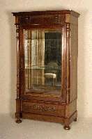 Vitrine, deutsch, um 1880/90, GrÜnderzeit, ehemaliger WÄscheschrank, Korpus Weichholz, Front auf Rahmen gearbeitet, Lisenen mit 3/4-SÄulen, ...