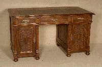Schreibtisch, deutsch, um 1880/90, Korpus Weichholz/Hartholz, Eichefurnier, z.T. gespiegelt verlegt, eklektizistisch, zum großen Teil auf Rahmen ...