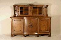 Buffet mit Glasvitrinenteil, deutsch, um 1920, Eiche massiv, Eichefurnier, zwei TÜren mit Inlets in Nußbaumfurnier, MitteltÜr leicht gebogene ...