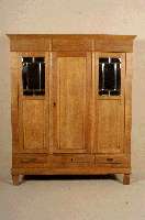 3-tÜriger Kleiderschrank, deutsch, um 1910, Eiche massiv und Weichholz, TÜren links und rechts mit facettiertem Spiegelglas, sparsames ...