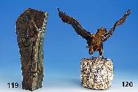 Skulptur Adler, Adler aus Idar Oberstein, 70er Jahre, Sockel: versteinertes Holz, USA, Adler aus 3 Teilen zusammengesetzt, Tigerauge, natural., ...