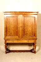 Kabinettschrank, Holland, um 1750/60, Eiche massiv, StollenfÜße, mit Verstrebung, diese wohl spÄter, unten 1 Schublade, 2 große TÜren, sehr ...