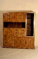 Schrank, Holland, um 1930, ArtDeco, wohl Amsterdammer Schule, Korpus Weichholz, Nußbaumfurnier, z.T. gespiegelt, ausgesuchtes Wurzelfurnier, ...