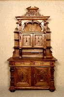 Aufsatzbuffet, deutsch, um 1870, GrÜnderzeit , Korpus Weichholz, Eiche massiv, Eichefurnier , Unterteil auf KugelfÜßen, 2 TÜren mit geschnitzten ...
