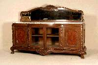 Große Anrichte, deutsch, um 1900, Korpus Weichholz, Eiche massiv, Eichefurnier, leicht gebogene FÜße, in die Mitte 2 TÜren, verglast, mit ...