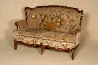 Sofa, Italien/wohl Florenz, um 1960/70, Barockstil, Obstholz, nußbaumfarbig, Polsterung genoppt, original Bezug, leicht verschmutzt, ca. ...