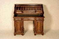 Schreibtisch, Holland, um 1880, Korpus Weichholz, Eiche massiv, Willhelm III, auf KugelfÜßen, TÜren mit vorgesetzten gedrechselten SÄulen aus ...