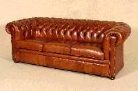 3-sitzer Sofa, wohl England, Chesterfieldstil, lose Kissen, RÜcken und Seiten genoppt und geheftet, braunes Leder von guter QualitÄt, ...