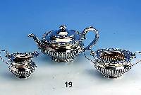 Teeset Silber, Sheffield um 1901/2, Ster- lingsilber, JDS Jas. Dixon and Son, bestehend aus: Teekanne (H. ca. 13 cm), Zuckerschale (H. ca. 7.5 cm, ...