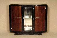 ArtDeco-Sideboard, Frankreich, um 1920, Riopalisander in geometrischem Bild furniert, zum Teil schwarz abgesetzt, elegant geschwungener Korpus, ...