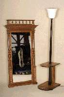 Stehlampe, Frankreich, um 1920, streng kubistischer Entwurf in verschiendenen HÖlzern ausgefÜhrt, Kanten und die oktagonal ausgeformte Senkrechte ...