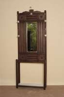 Garderobe, Frankreich, um 1890, Eiche massiv, dunkel gewachst, zum Teil schwarz abgesetzt, verchromte Haken, Reliefschnitzereien und ...