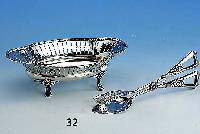 Anbietschale, deutsch, KÜhn/SchwÄbisch-GmÜnd, 800er Silber, Durchbrucharbeit, 4- gelappt u. 4-fach eingezogen, geschweifte FÜße, ca. 6.3 x ...