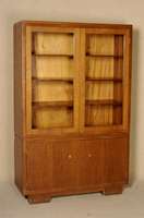 Vielzweckschrank, deutsch/Darmstadt, um 1902/06, Jugendstil, Front auf Rahmen gearbeitet, Korpus Weichholz, Eichefurnier von sehr guter QualitÄt, ...