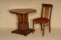 Runder Tisch mit 3 StÜhlen, deutsch, um 1904/06, Korpus Weichholz, Eiche massiv, Eichefurnier, Vierkant-SÄule, Fußteil mit Linoleumbelag, ...
